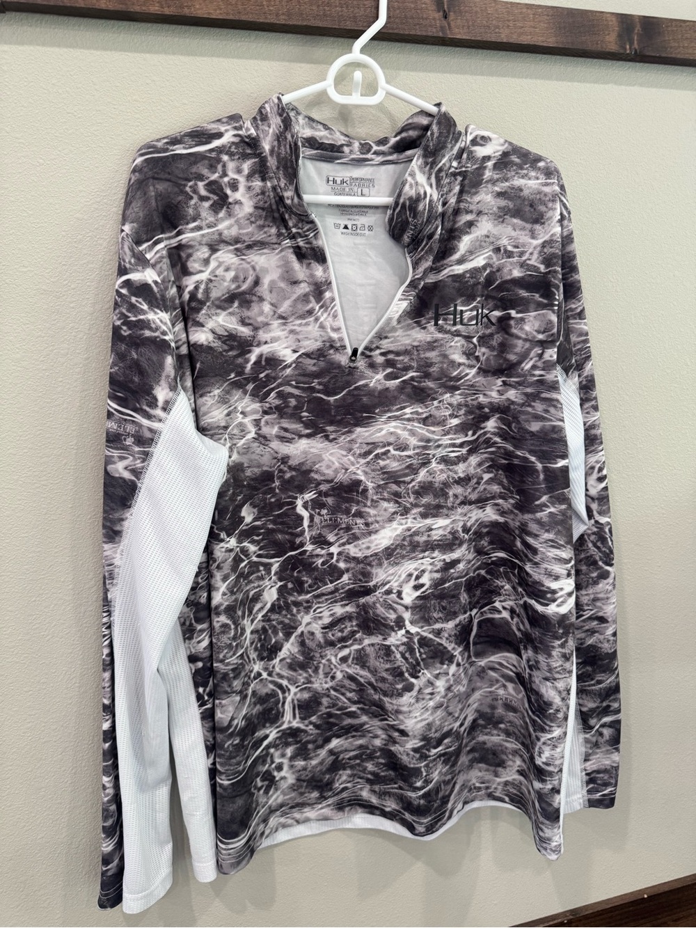 Huk Performance Fishing 1/4 Zip Sun Shirt – Gray Water Camo | Size Large